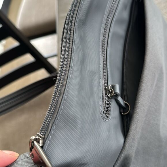 Travelon Anti-theft Classic Gray Crossbody Travel Everyday Bag Multi Pockets - Picture 14 of 16